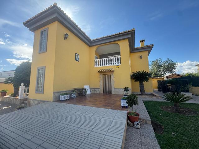 GRAN CHALET EN URBANIZACION MARAVISA DE LA POBLA DE VALLBONA photo 0