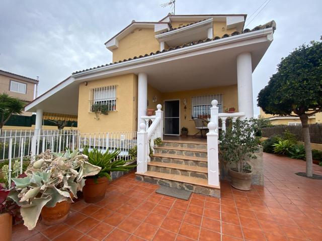 EXCLUSIVO CHALET EN LA POBLA DE VALLBONA photo 0