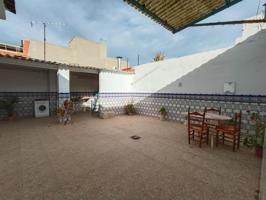 CASA CON GRAN PATIO EN BENAGUACIL photo 0
