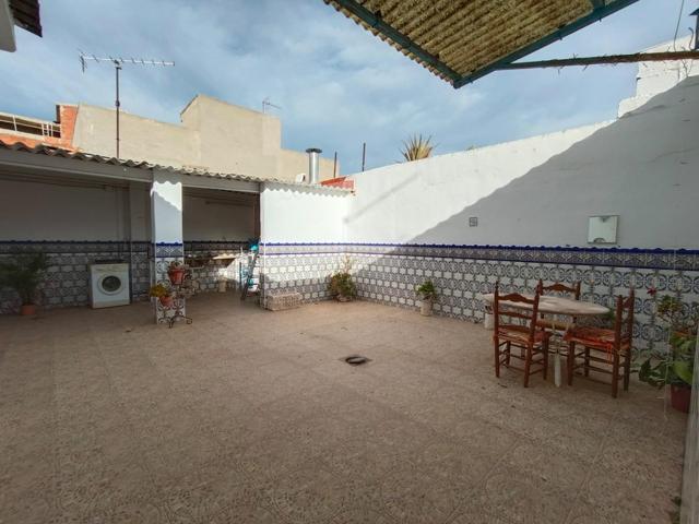 CASA CON GRAN PATIO EN BENAGUACIL photo 0