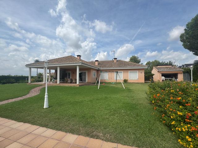 ESPECTACULAR CHALET EN URBANIZACION SAN GERARDO - LLIRIA photo 0