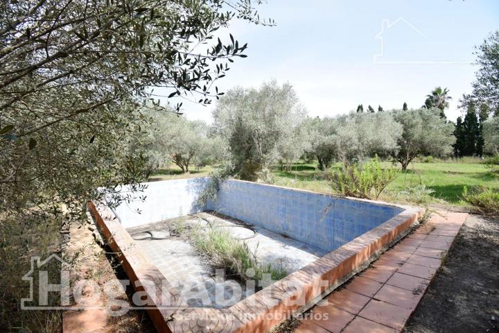 CHALET PARA REFORMAR CON PISCINA. TERRAZA Y GARAJE CERCA DE LA PLAYA photo 0