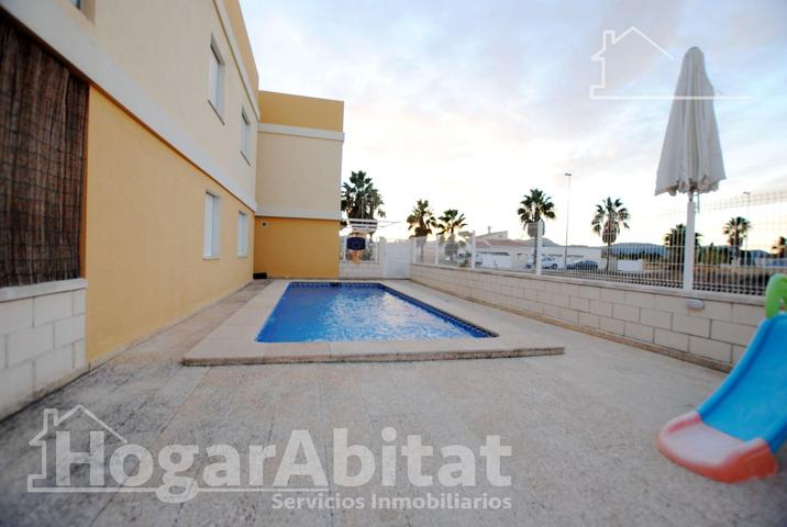 ADOSADO SEMINUEVO CON PISCINA, GARAJE Y TERRAZA CERCA DE LA PLAYA photo 0