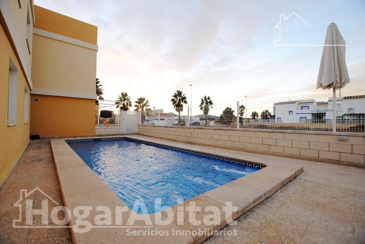 ADOSADO SEMINUEVO CON PISCINA, GARAJE Y TERRAZA CERCA DE LA PLAYA photo 0