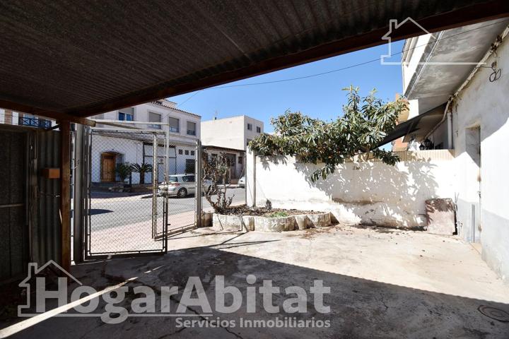 ¡OPORTUNIDAD! GRAN VIVIENDA PARA REFORMAR, CON PATIO Y DOBLE TERRAZA photo 0