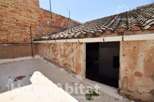 ¡GRAN OPORTUNIDAD! CASA ESQUINERA PARA REFORMAR CON GARAJE, TERRAZA Y BALCÓN photo 0