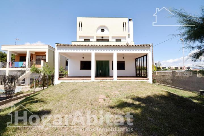 ESPECTACULAR CHALET DE LUJO CERCA A LA PLAYA, CON BALCÓN, JARDÍN, TERRAZA Y GARAJE photo 0