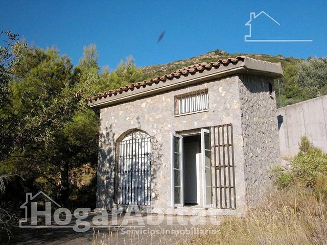 CHALET CON TERRAZA, ZONA DE APARCAMIENTO Y ESPECTACULARES VISTAS photo 0