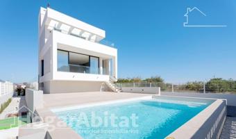 CHALET DE LUJO TOTALMENTE A ESTRENAR CON PISCINA, GARAJE Y VISTAS AL MAR photo 0
