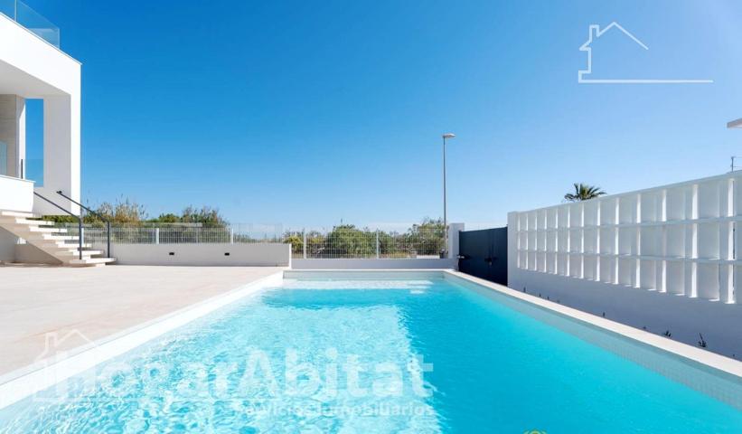 CHALET DE LUJO A ESTRENAR CON PISCINA E IMPRESIONASTES VISTAS AL MAR photo 0