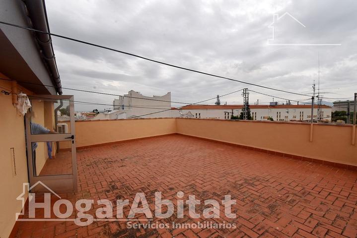 CHALET SEMINUEVO CON PISCINA, TERRAZA Y GARAJE photo 0