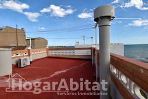 ¡FRENTE AL MAR! ACOGEDOR Y LUMINOSO CON TRASTERO Y UNA ENORME TERRAZA photo 0