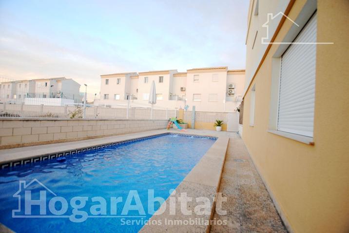 ADOSADO SEMINUEVO CON PISCINA, GARAJE Y TERRAZA CERCA DE LA PLAYA photo 0