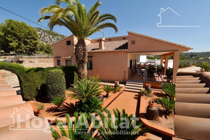 CHALET CON PISICINA, GARAJE, BARBACOA Y JARDÍN photo 0