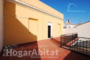 AMPLIA CASA CON BALCÓN, GRAN TERRAZA Y TRASTERO photo 0
