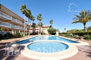 ¡PRIMERA LÍNEA DE PLAYA! SEMINUEVO EN RESIDENCIAL CON PISCINA, GARAJE Y AMPLIA TERRAZA photo 0