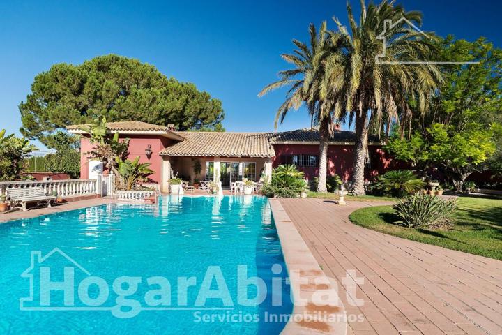 ¡GRAN OPORTUNIDAD! ESPECTACULAR CHALET REFORMADO CON GARAJE, TERRAZA Y PARCELA photo 0