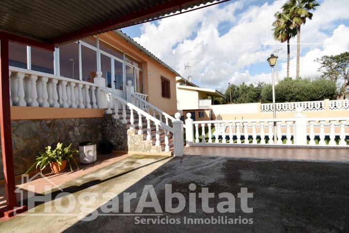 PRECIOSO CHALET ESQUINERO CON PISCINA PRIVADA, PARKING, TERRAZA Y TRASTERO photo 0