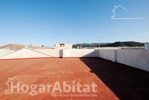 AMPLIA CASA CON BALCÓN, GRAN TERRAZA Y TRASTERO photo 0