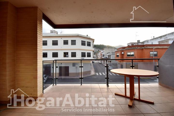 MUY AMPLIO CON TERRAZA, GARAJE Y TRASTERO photo 0