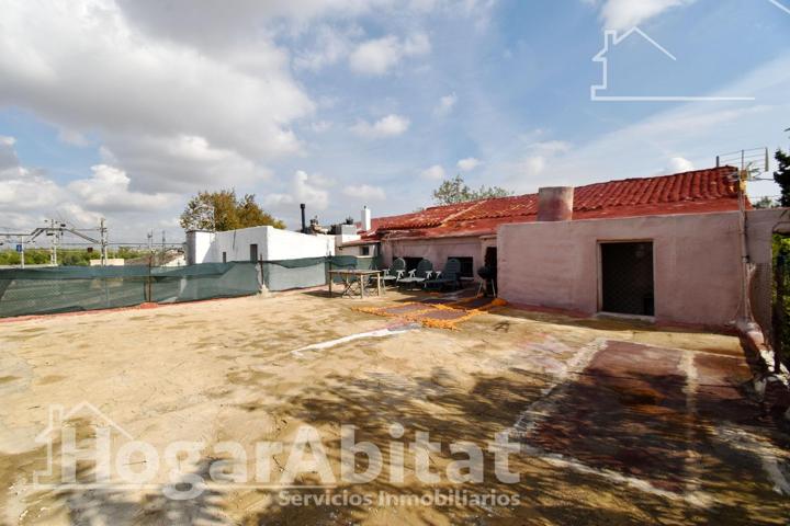 ¡A UN PASO DE VALENCIA! GRAN CASA CON TERRAZA Y GARAJE photo 0