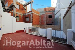 CASA SEMIREFORMADA CERCA AL MAR, CON PATIO, TERRAZA Y TRASTERO photo 0