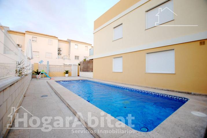 ADOSADO SEMINUEVO CON PISCINA, GARAJE Y TERRAZA CERCA DE LA PLAYA photo 0