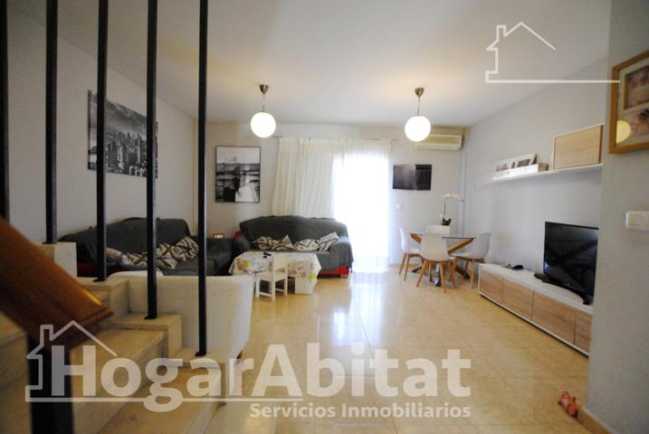 PRECIOSO ADOSADO SEMINUEVO CON GARAJE, PISCINA Y DOS AMPLIAS TERRAZAS photo 0