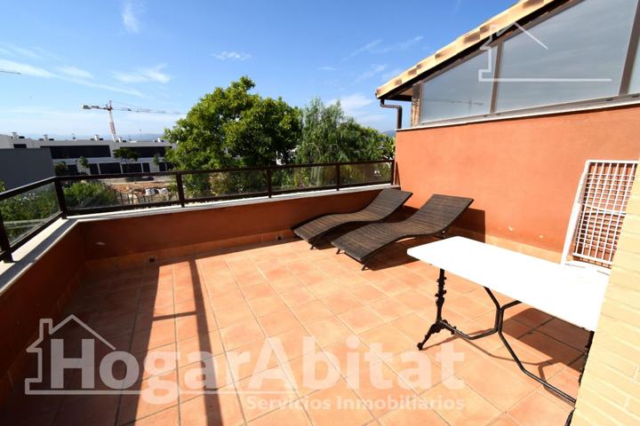 PRECIOSO ADOSADO EN RESIDENCIAL CON GARAJE, PISCINA, TERRAZA, Y TRASTERO photo 0