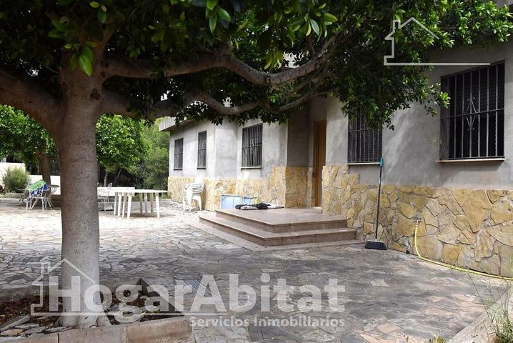 CHALET SEMINUEVO CON GARAJE, PISCINA Y AMPLIA PARCELA photo 0