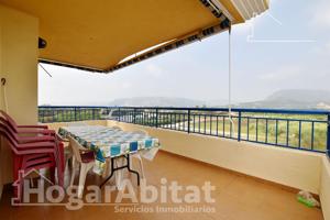 SEMINUEVO CON PISCINA, GRAN TERRAZA Y GARAJE JUNTO A LA PLAYA photo 0