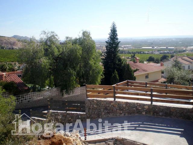 CHALET CON TERRAZA, ZONA DE APARCAMIENTO Y ESPECTACULARES VISTAS photo 0