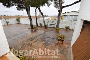CHALET CON GARAJE, PISCINA Y JARDÍN photo 0