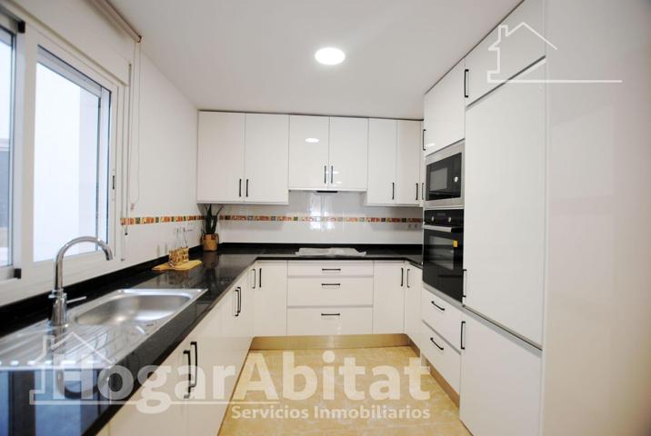 EDIFICIO SEMINUEVO Y REFORMADO CON LOCAL COMERCIAL, 3 TRASTEROS Y TERRAZA photo 0