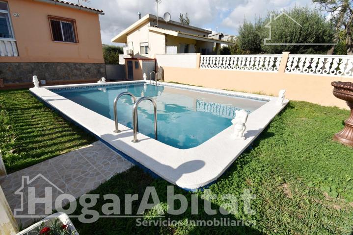 PRECIOSO CHALET ESQUINERO CON PISCINA PRIVADA, PARKING, TERRAZA Y TRASTERO photo 0