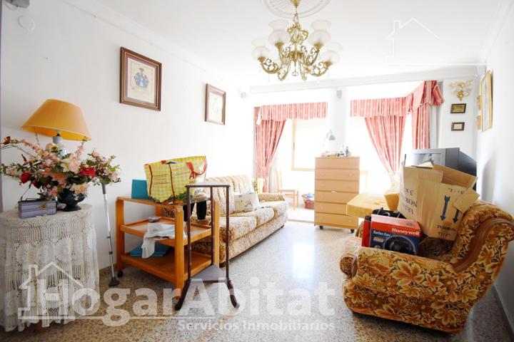 ¡EXCELENTE OPORTUNIDAD! GRAN CASA PARA REFORMAR CON GARAJE Y TRES TERRAZAS photo 0