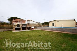 CHALET CON PISCINA, TERRAZA, BARBACOA Y PARKING photo 0