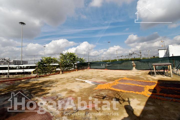 ¡A UN PASO DE VALENCIA! GRAN CASA CON TERRAZA Y GARAJE photo 0