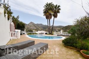 PRECIOSO CHALET CON PISCINA, TERRAZA , BARBACOA Y PARKING CON VISTAS DESPEJADAS photo 0