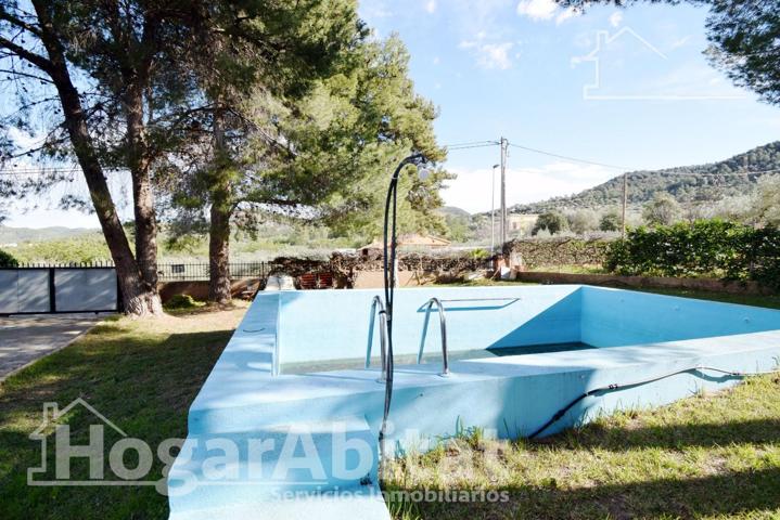 ¡MAGNÍFICA OPORTUNIDAD! GRAN CHALET CON PISCINA PRIVADA, TERRAZA Y PARCELA photo 0