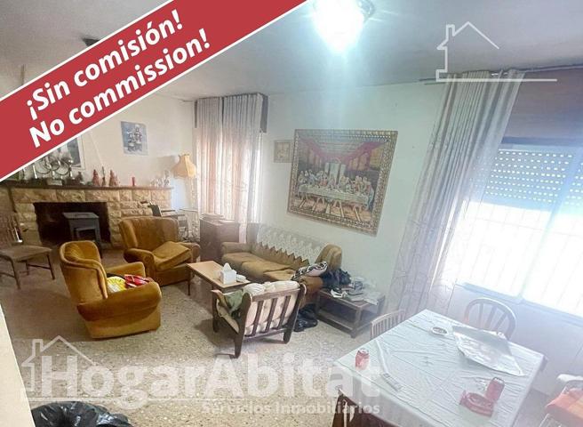 ¡OPORTUNIDAD DE INVERSIÓN! AMPLIA CASA CON TERRAZA Y PARCELA, EN EL CENTRO photo 0