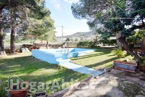 ¡MAGNÍFICA OPORTUNIDAD! GRAN CHALET CON PISCINA PRIVADA, TERRAZA Y PARCELA photo 0