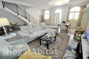 ¡MAGNÍFICA OPORTUNIDAD! PRECIOSA CASA CON DOS TERRAZAS, CERCA DEL PUERTO photo 0