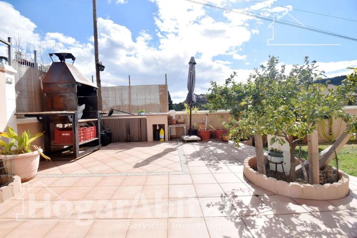 IMPRESIONANTE CHALET CON TERRAZA, GARAJE Y BARBACOA photo 0