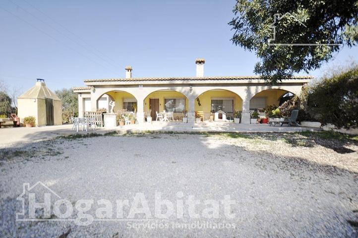 VILLA CON PISCINA, GARAJE, TERRAZA Y ESPACIOSAS PARCELAS photo 0