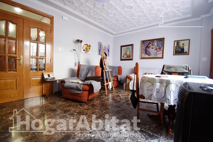 AMPLIA CASA SEMIREFORMADA CON TERRAZA Y GARAJE photo 0