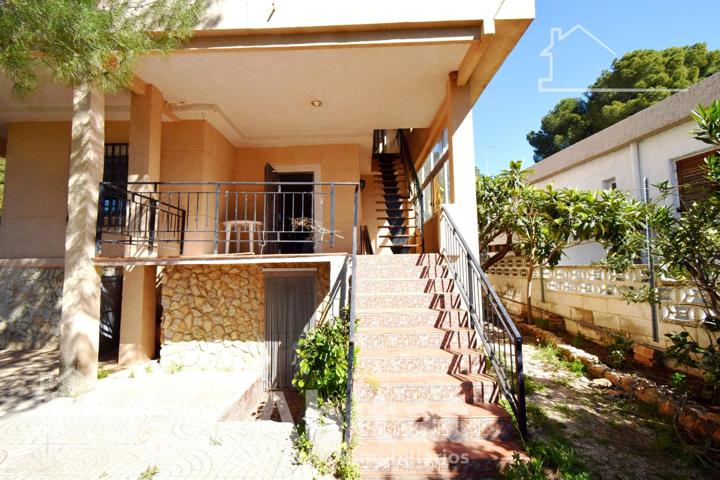 ESPECTACULAR CHALET CON PISCINA PRIVADA Y DOS TERRAZAS photo 0