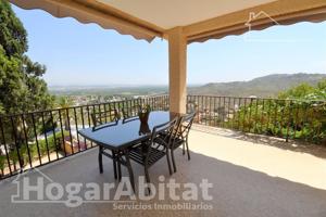 IMPRESIONANTE CHALET CON PISCINA, BARBACOA, AMPLIA TERRAZA Y GARAJE photo 0