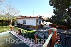 CHALET REFORMADO CON PISCINA, GARAJE Y AMPLIA TERRAZA photo 0