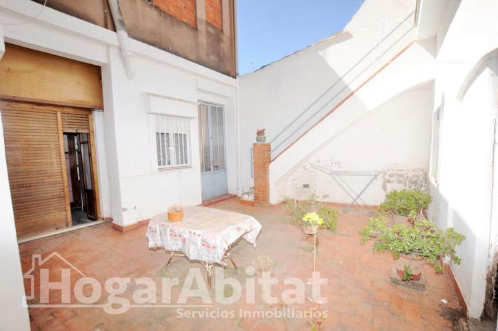 CASA AMPLIA Y PARCIALMENTE REFORMADA CON DOS GRANDES TERRAZAS, EN EL CENTRO photo 0
